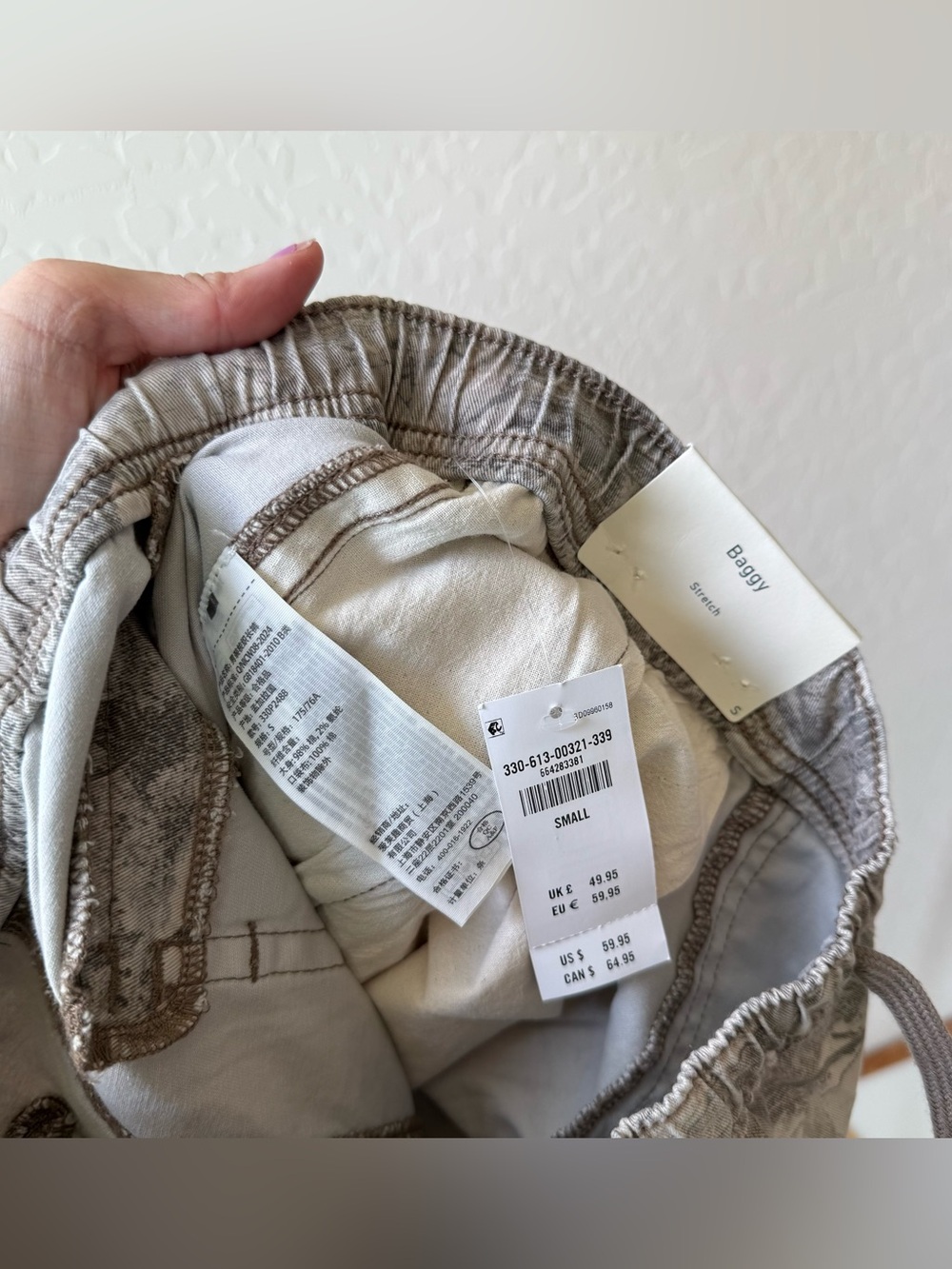 Hollister Men's Super Baggy Camo Cargo Pants - Picture 8 of 9